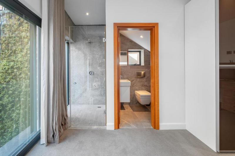 7 Bedroom Property for Sale in Bantry Bay Western Cape